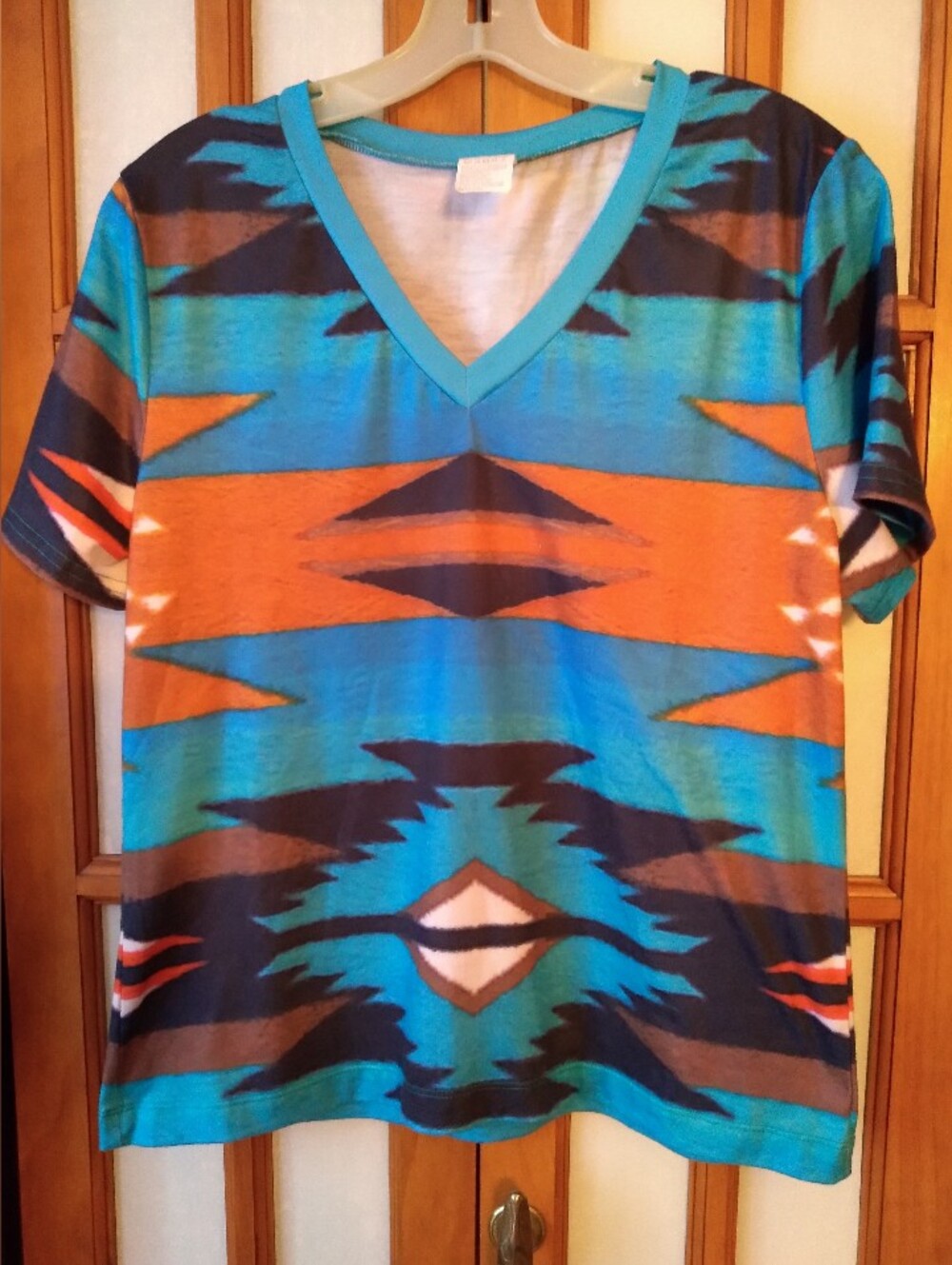Women's Jr's V Neck Aztec Southwestern Shirt, Multicolor Sz M